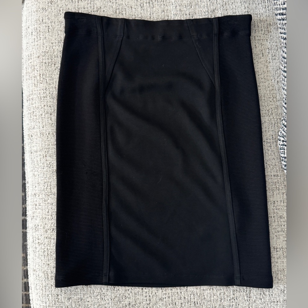 *NWT* - BCBG MaxAzria Black Pencil Skirt (Small) - Picture 2 of 9